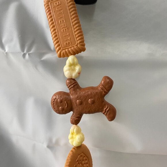 8 Foot Gingerbread, Candy Cane and Butterette Cookie Themed Christmas Garland. - Picture 4 of 6